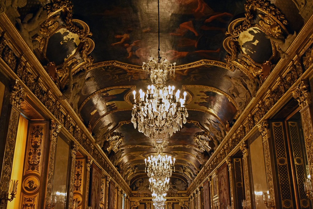 Ceiling and Chandeliers, Karl XI's Gallery